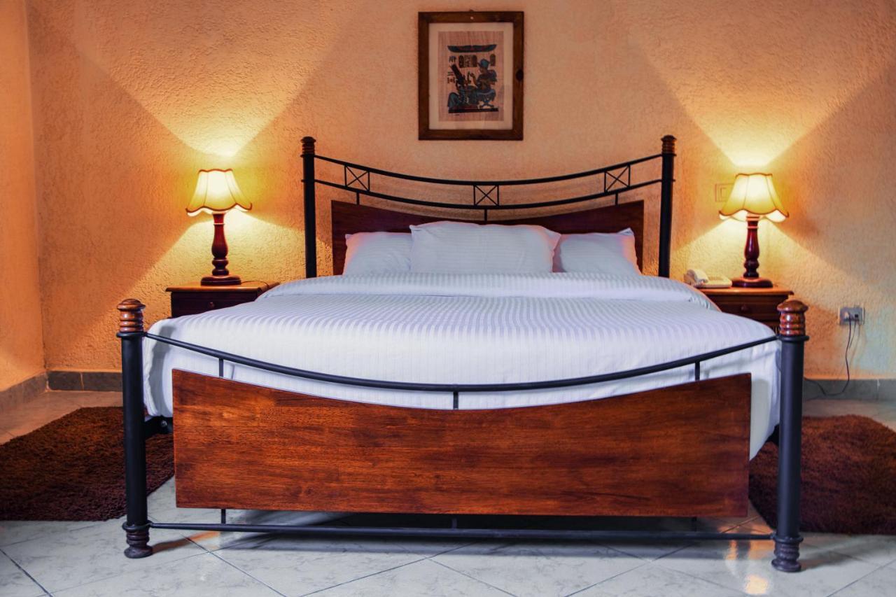 Adham Compound Hotel Кинг Мариут Екстериор снимка