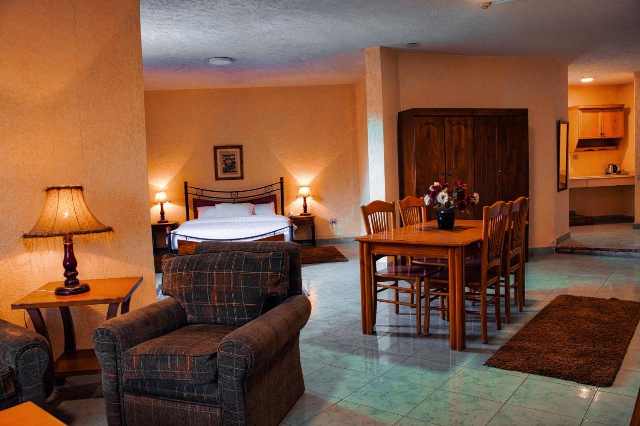 Adham Compound Hotel Кинг Мариут Екстериор снимка