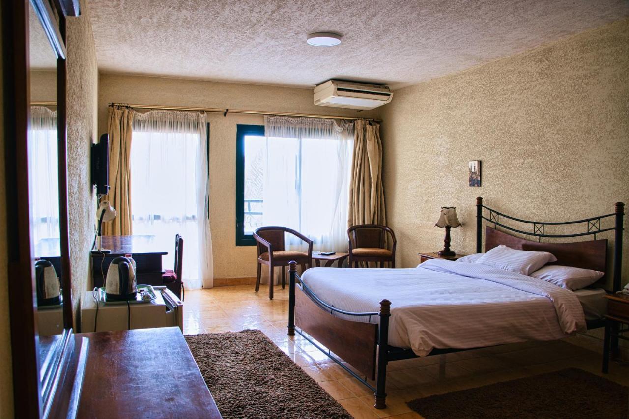 Adham Compound Hotel Кинг Мариут Екстериор снимка
