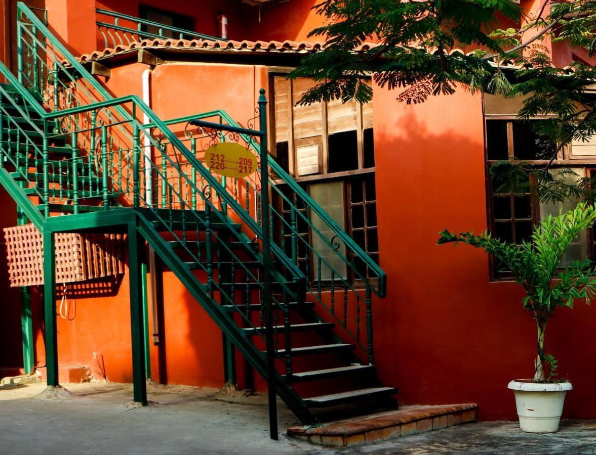 Adham Compound Hotel Кинг Мариут Екстериор снимка