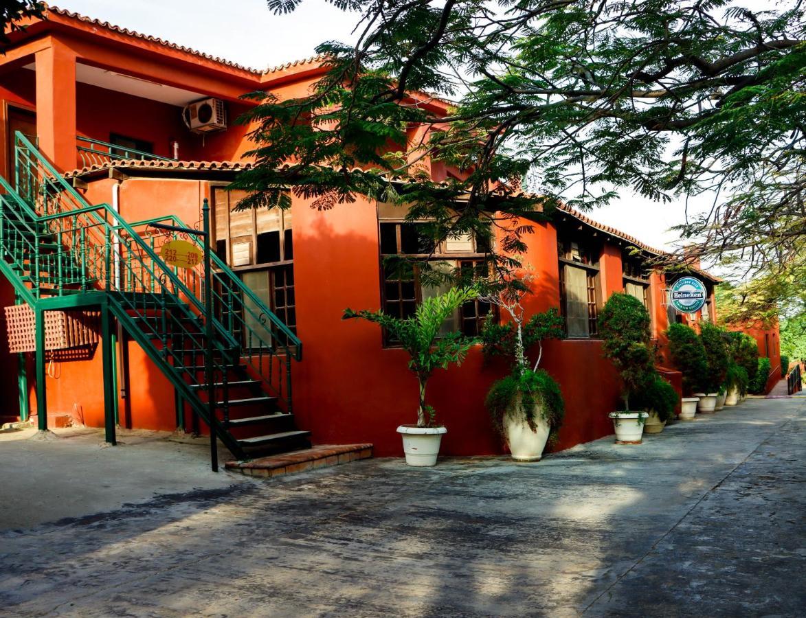 Adham Compound Hotel Кинг Мариут Екстериор снимка