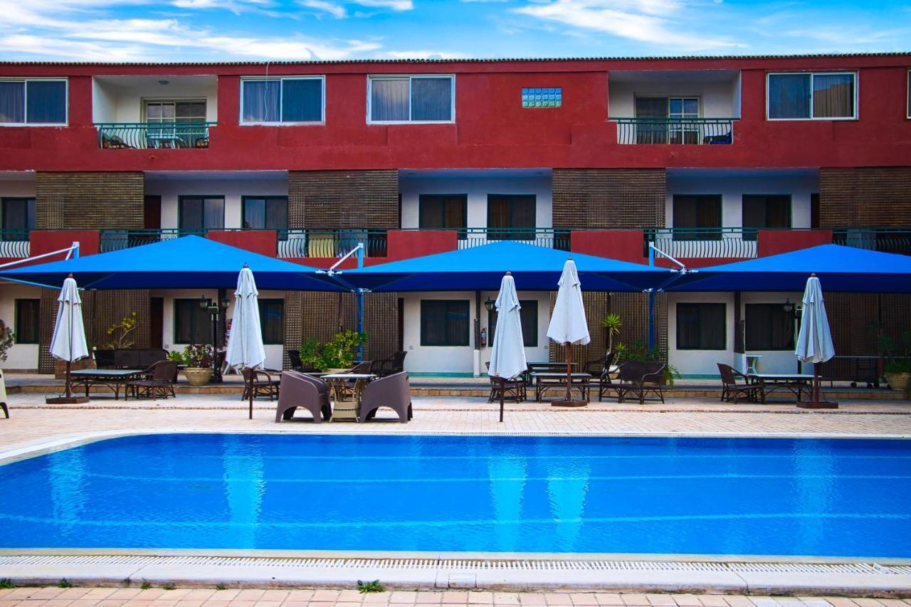 Adham Compound Hotel Кинг Мариут Екстериор снимка