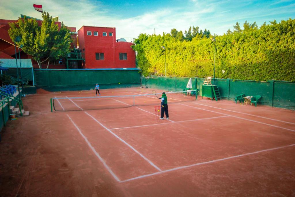 Adham Compound Hotel Кинг Мариут Екстериор снимка
