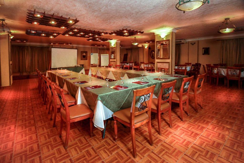 Adham Compound Hotel Кинг Мариут Екстериор снимка