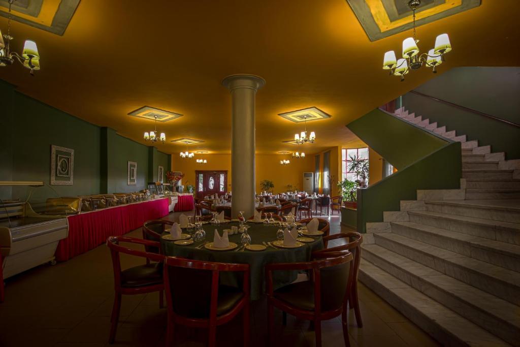 Adham Compound Hotel Кинг Мариут Екстериор снимка