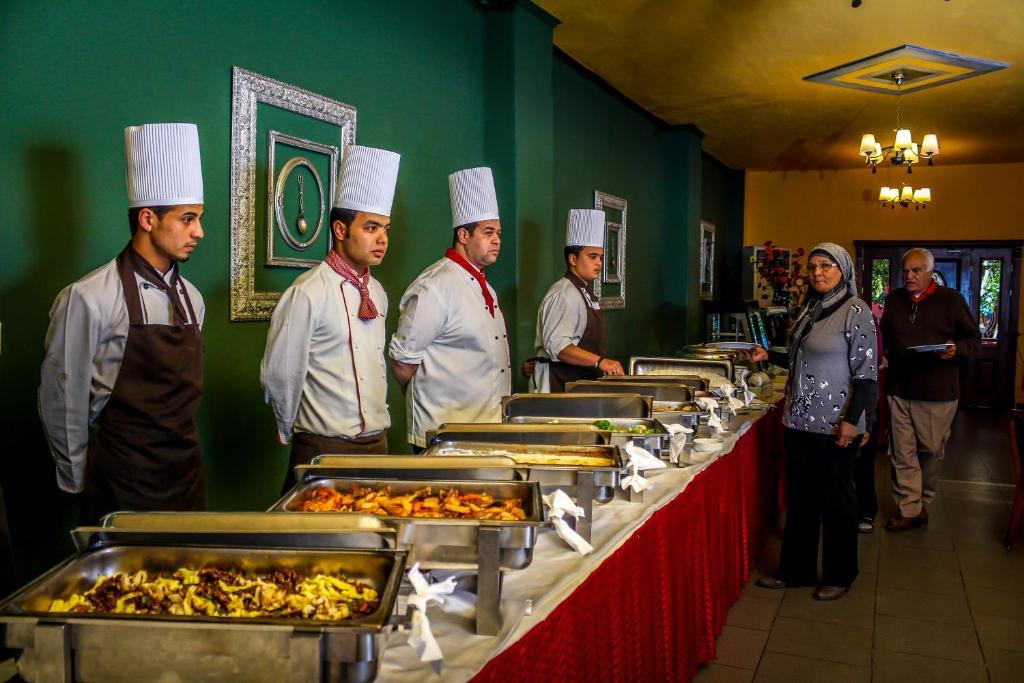 Adham Compound Hotel Кинг Мариут Екстериор снимка