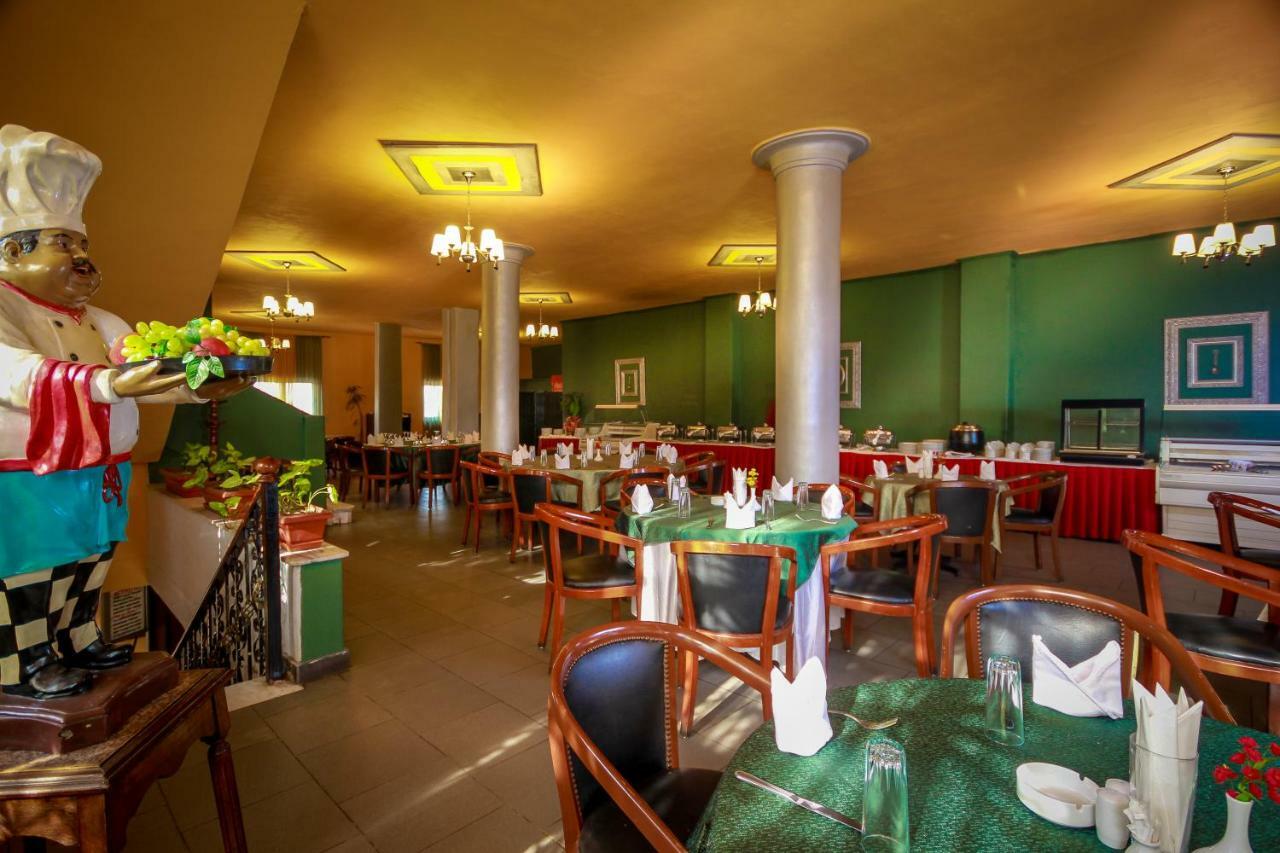 Adham Compound Hotel Кинг Мариут Екстериор снимка